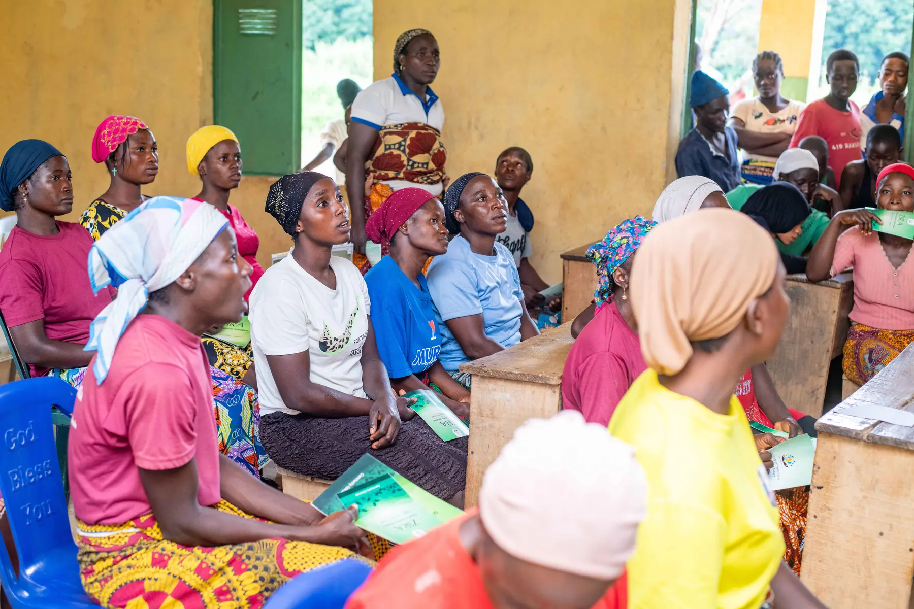 Women gathered for a ZiRA clean cooking community session